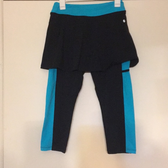 Scort with pants - Picture 1 of 4